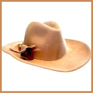 Betmar Women’s Beige Wool Wide-Brim Fedora. Diameter: 13.5” Like-New